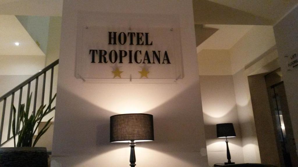 Tropicana Hotel Saint Julian's Bagian luar foto